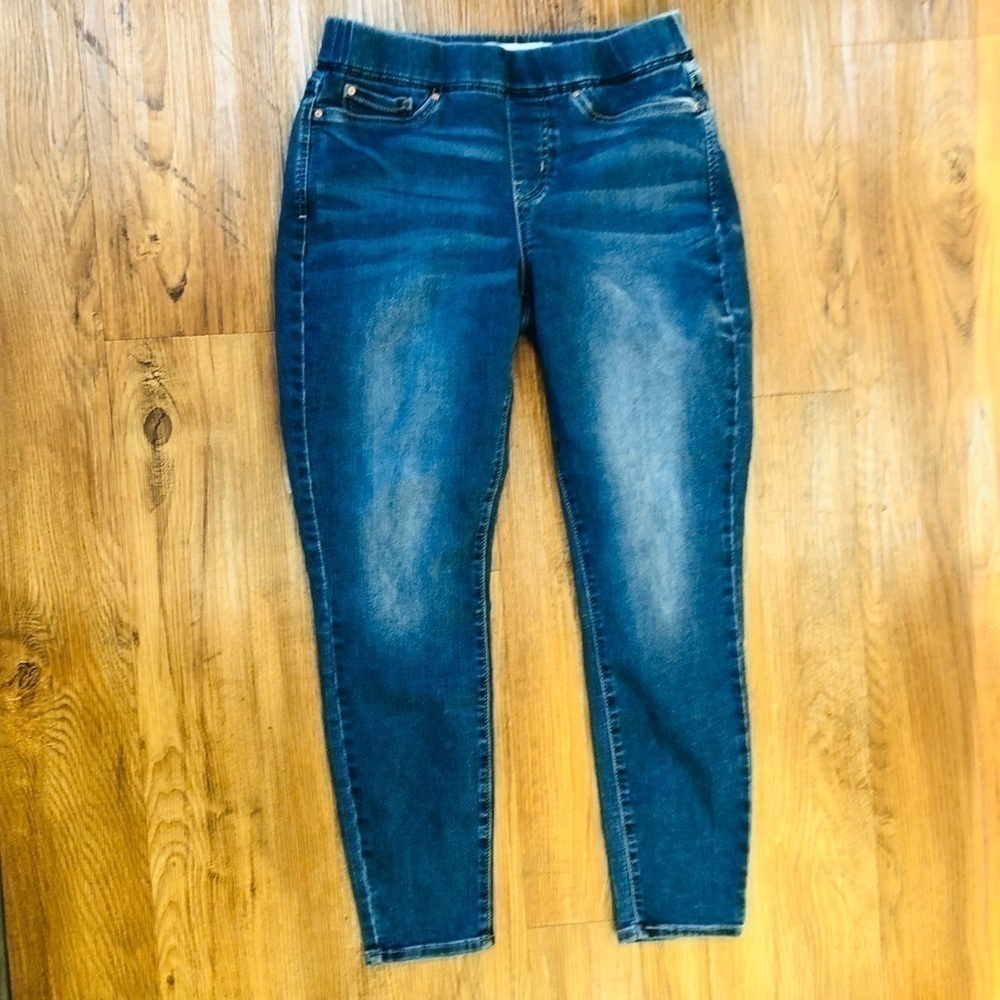 LEVI Strauss & Co. Gold Label Women’s Totally Shaping Pull-on Skinny Jeans - Picture 3 of 9